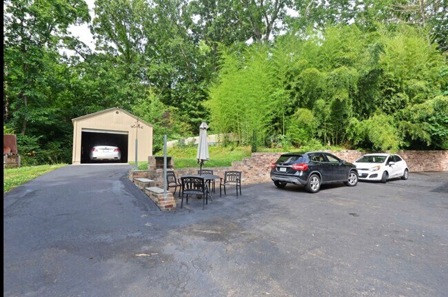 Building Photo - 3207 Joselin Ln