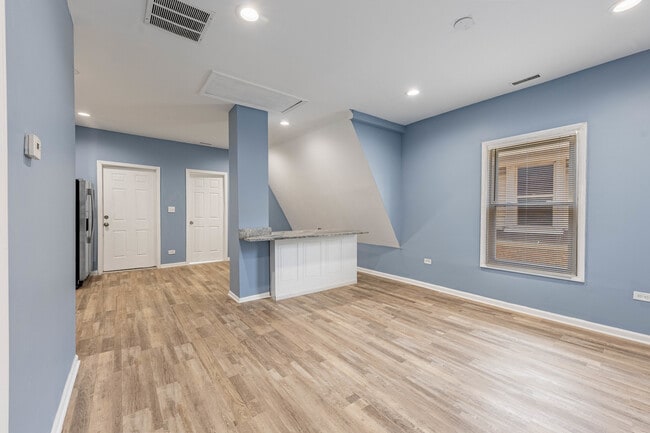 Building Photo - 6627 S Wolcott Ave