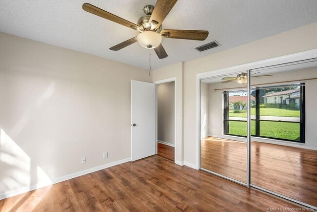 Building Photo - 2386 SW Creekside Dr