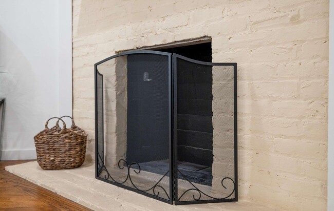 Building Photo - 2704