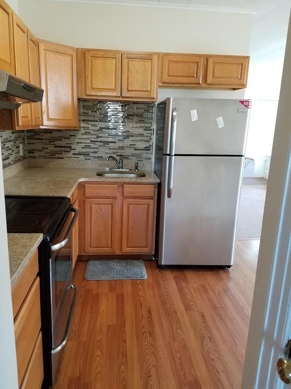 Kitchen - 1641 Sanderson Ave