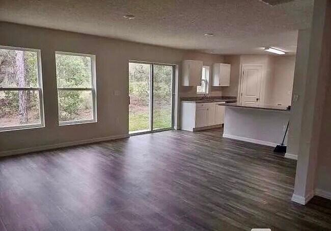 Foto del edificio - 6248 N Chestnut Terrace