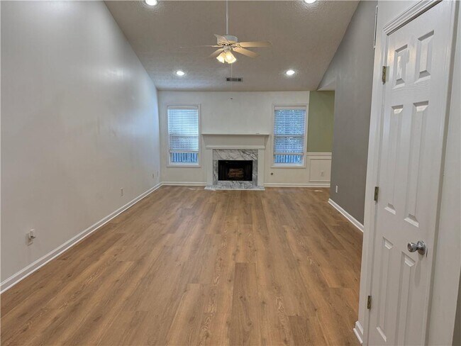 Building Photo - 509 Tannenhill Pl