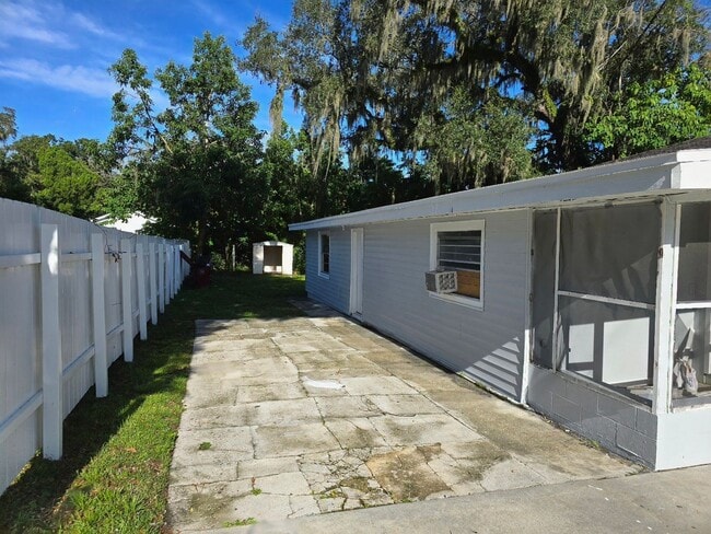 Building Photo - 1303 N Ferrell St