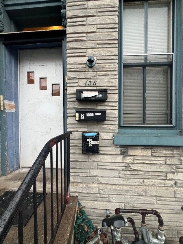 Foto del edificio - 138 N 8th St