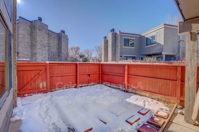 Foto del edificio - 1161 S Yosemite Way