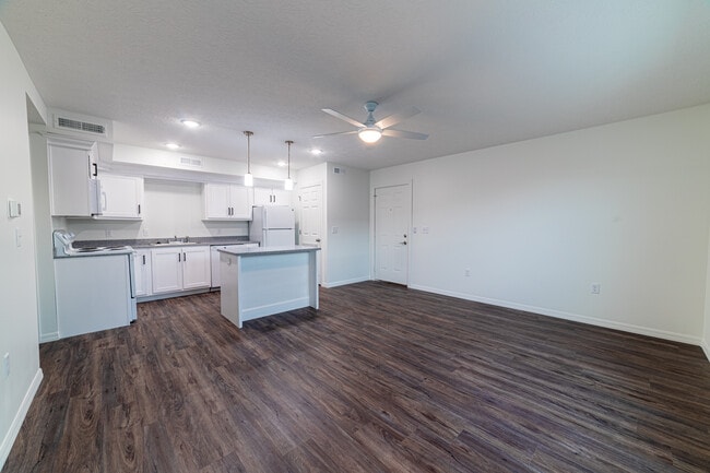 espacio habitable abierto - 6208 Commerce Dr