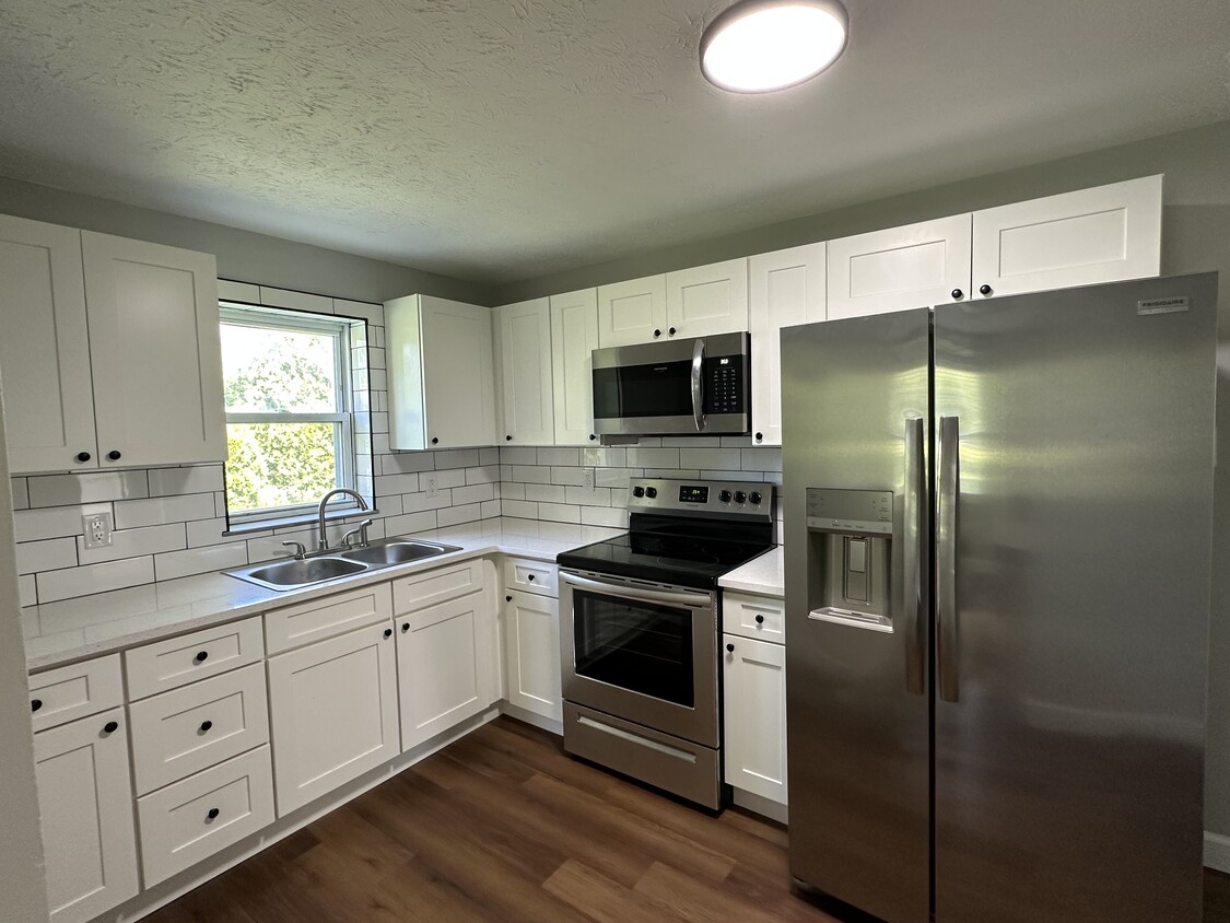 Kitchen - 202 Greenwood Ave