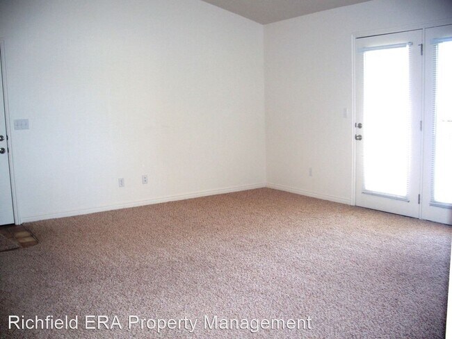 Building Photo - 3 br, 2 bath Apartment - 59 W 1000 N #69