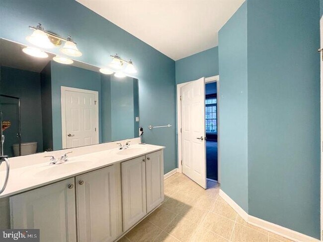 Building Photo - 9526 Hyde Pl