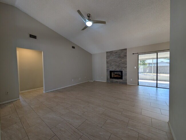 Foto del edificio - 3-Bed Oasis in Palm Bay!