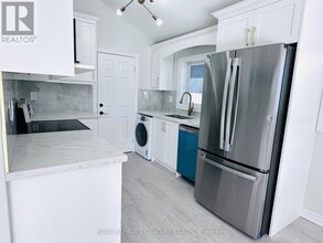 Building Photo - 55 Munson Crescent