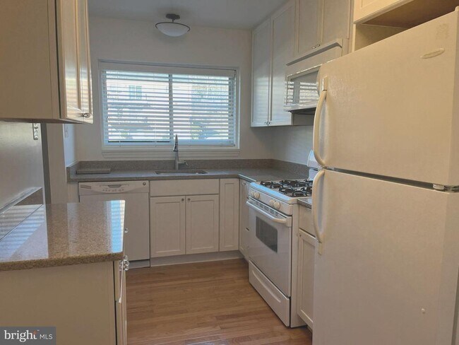 Foto del edificio - 10661 Weymouth St