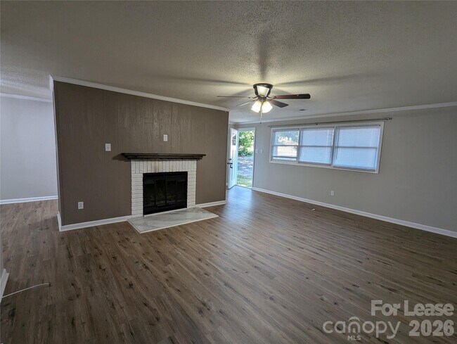Building Photo - 3208 Charlotte Hwy