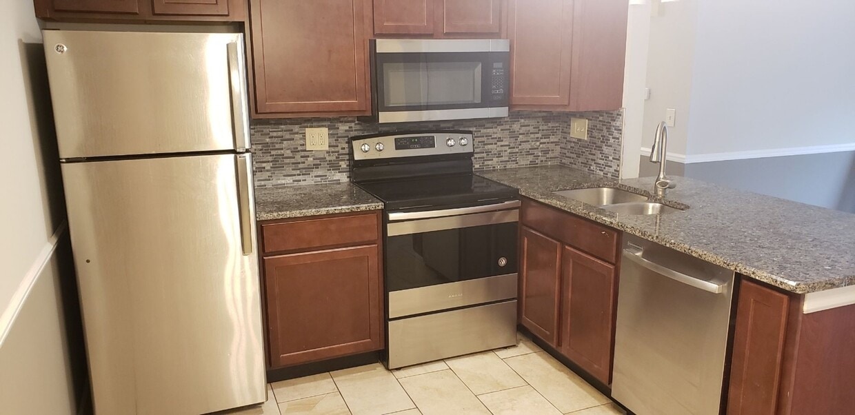 Primary Photo - 1436 Summergate Pkwy