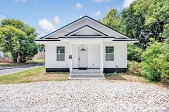 Building Photo - 2311 Wooddale St