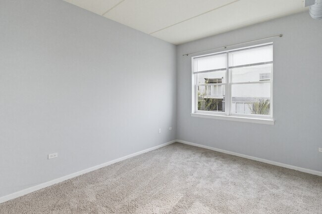 Building Photo - 873 N Larrabee St