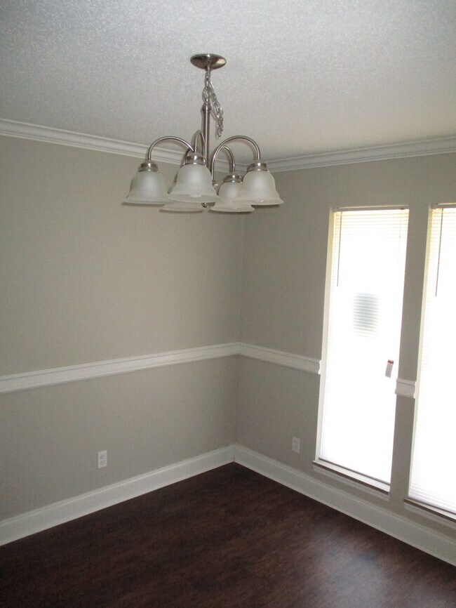 Foto del edificio - 8705 Labette Dr