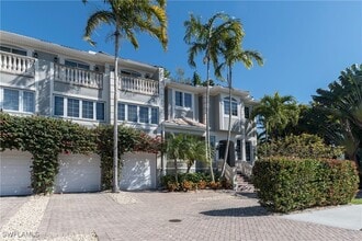 Building Photo - 993 8th St S