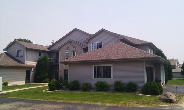 Primary Photo - 310 E Tyranena Park Rd