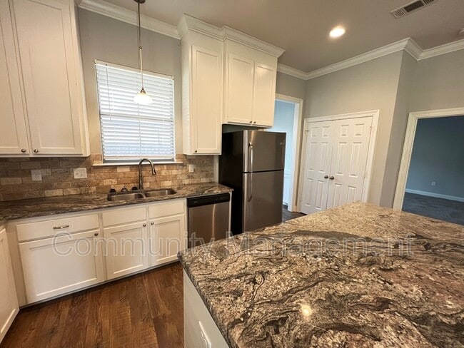 Building Photo - 8027 Seville Ct