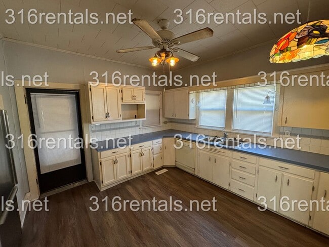 Building Photo - $950 - 3 bed 1 bath - Single Family Home