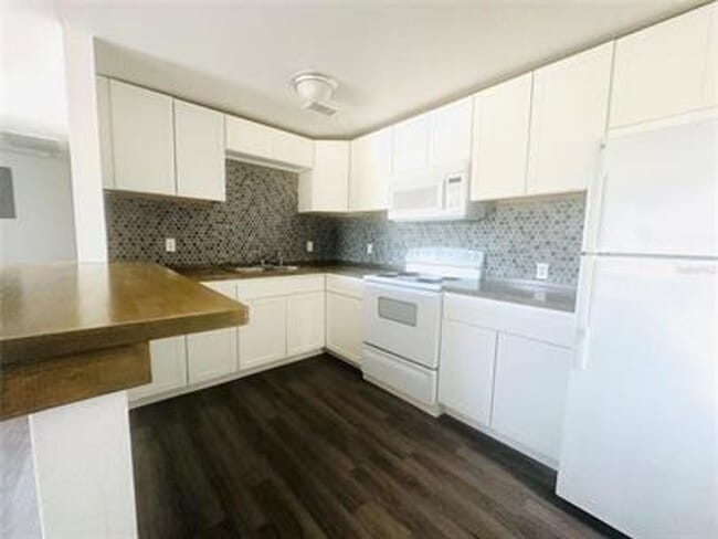 Building Photo - 1 bedroom / 1 bath condo in Crestview Villas