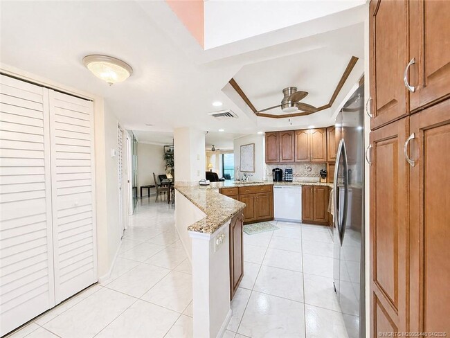 Building Photo - 9500 S Ocean Dr