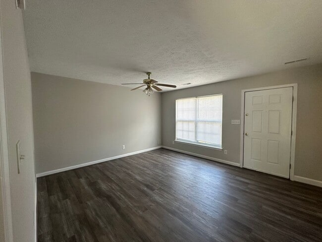 Building Photo - Village at Greenview Townhouse in Campbell County