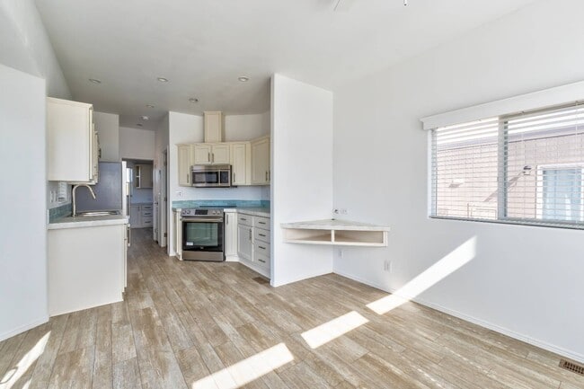 Building Photo - 9985 N Pinal Ave