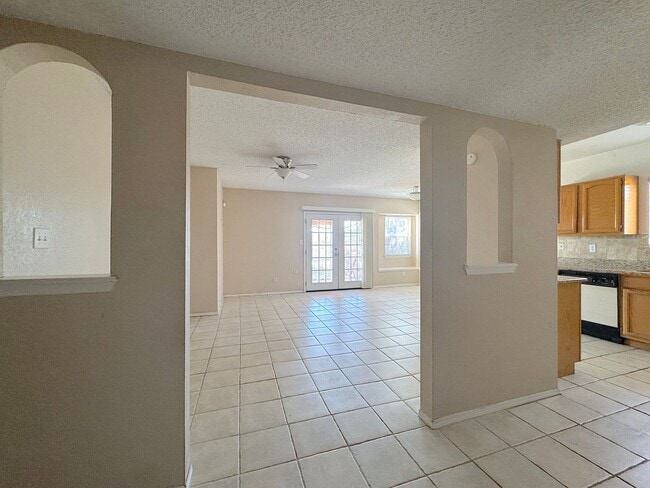 Building Photo - East El Paso 3 bed Refrig A/C!