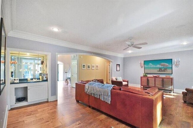 Building Photo - Stunning Germantown Home offering over 450...