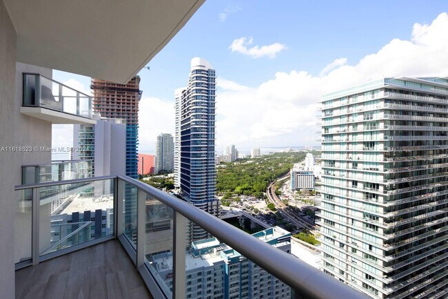Building Photo - 1100S S Miami Ave