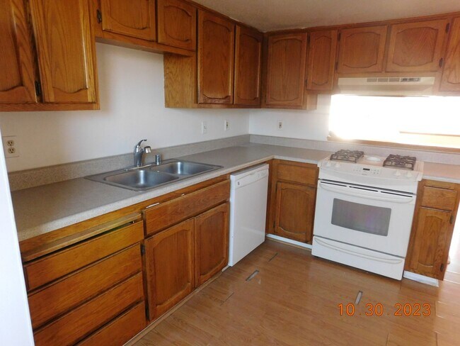 Building Photo - PLACE924 W Perdew Ave