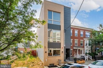 Building Photo - 1328 N Franklin St