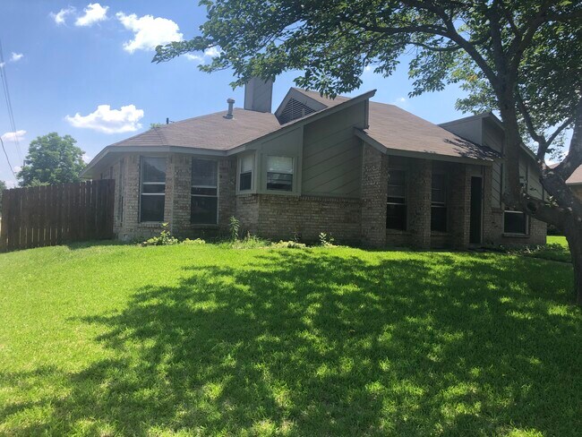 Building Photo - 408 Kimberly Dr