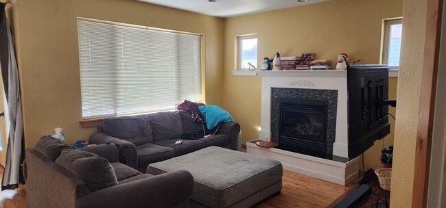Building Photo - Cute Bungalow style home in Bozeman!