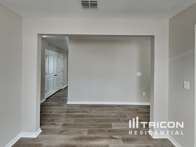 Foto del edificio - 9467 Northvale St