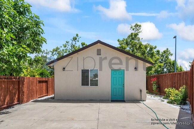 Building Photo - 629 Pelican Ct