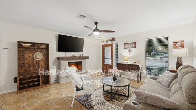 Building Photo - 2909 Ashwood Rd