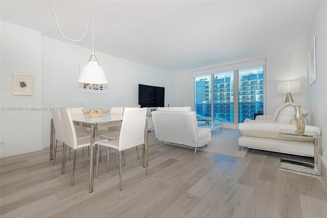 Building Photo - 2301 Collins Ave