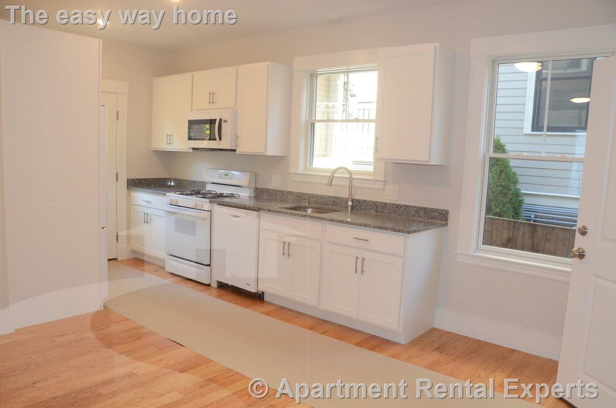 Primary Photo - 10 Linden Ave