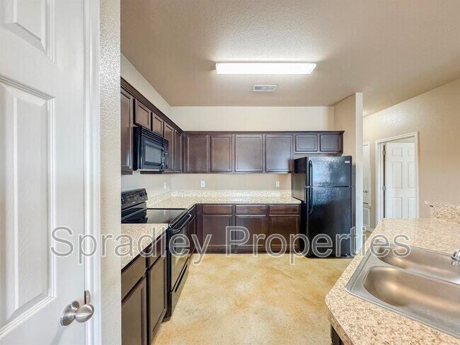 Foto del edificio - 7018 Cameron Park Rd