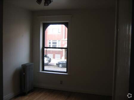 Building Photo - 925 E 61st St