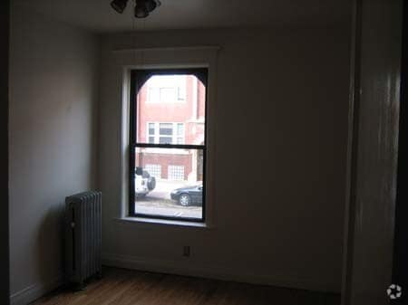 Building Photo - 925 E 61st St