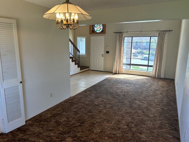 Foto del edificio - Spacious 4 Bedroom, 2.5 Bath, 1,927 Square...