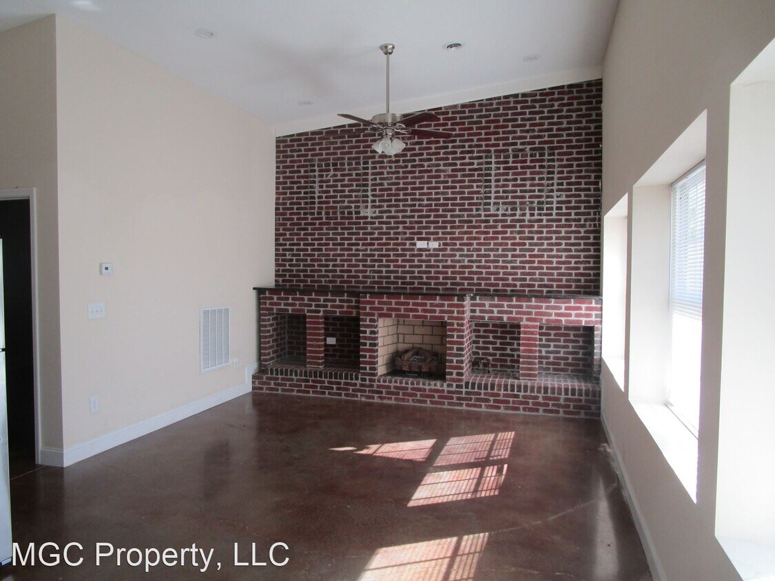Primary Photo - 2 br, 1 bath House - 3536 W.Walnut #1