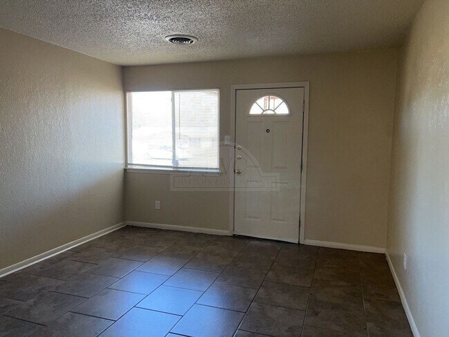 Building Photo - 1202 Kathey Dr