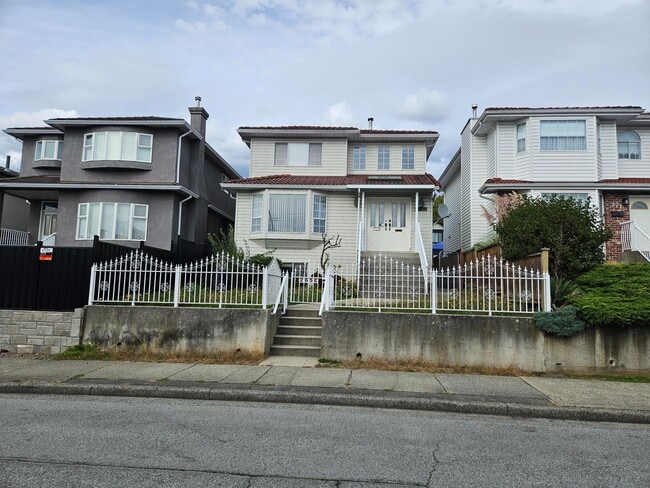 Building Photo - 265 61st Av E