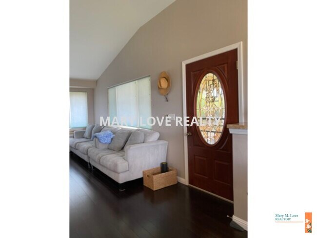Foto del edificio - BEAUTIFULLY FURNISHED 3/2.5 WITH OCEAN VIEWS